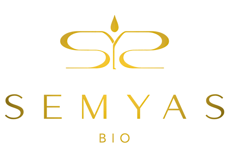 Logo doré de la marque SEMYAS BIO, productrice d’huile de graines de figue de barbarie sauvage bio et naturelle, symbole de qualité, de pureté et d’élégance artisanale.